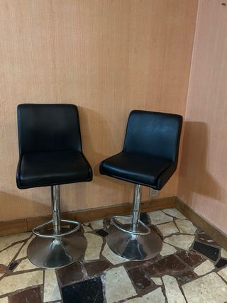 Taburetes elevables piel negro