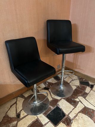 Taburetes elevables piel negro