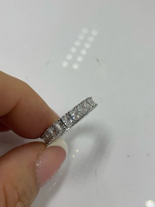 Anillo de plata con circonitas