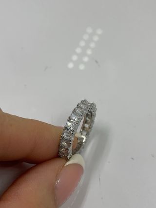 Anillo de plata con circonitas