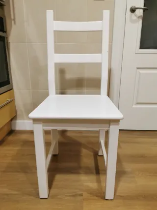 3 Sillas de Madera Blancas