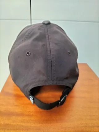 3 Gorras: Adidas y Álvaro Moreno