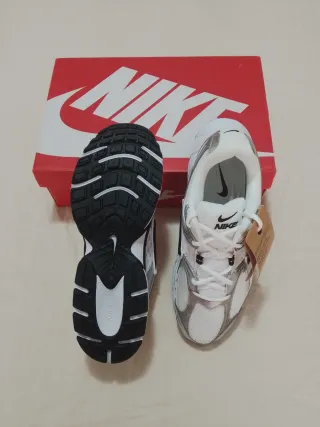 Sneakers Nike RNR V5 Taglia 44