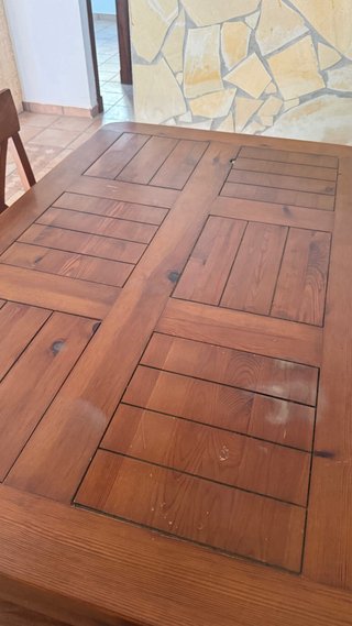 Mesa de comedor y 6 sillas de madera