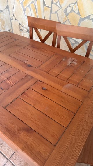Mesa de comedor y 6 sillas de madera