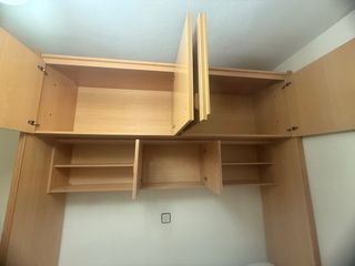 Cama con almacenaje de madera y colchones