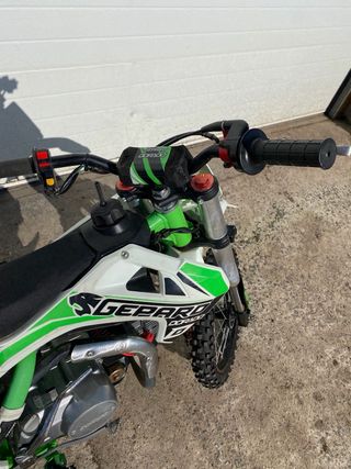 Moto de cross infantil pit bike  gepard dorado 110