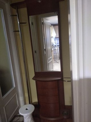 Mueble de entrada con espejo