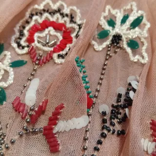 Vestido de tul con bordados