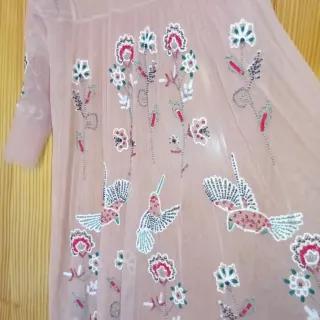 Vestido de tul con bordados