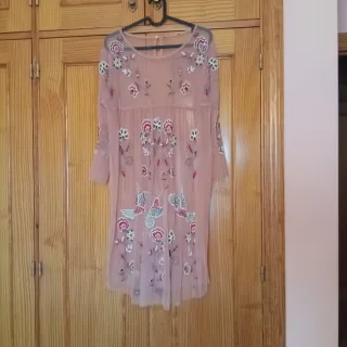 Vestido de tul con bordados