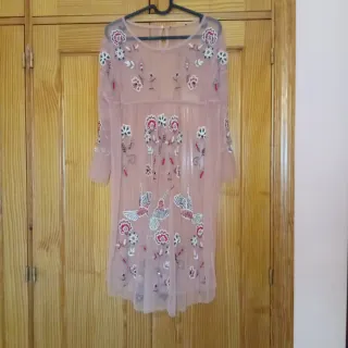Vestido de tul con bordados