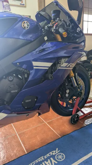 Yamaha R6