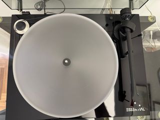 Pro-Ject Essential III Piano Black +Ortofon 2M RED