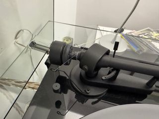 Pro-Ject Essential III Piano Black +Ortofon 2M RED