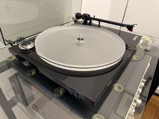 Pro-Ject Essential III Piano Black +Ortofon 2M RED
