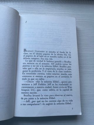 Hay un chico en el baño de las chicas (Spanish ...