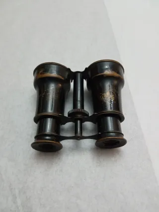 Binoculares antiguos.