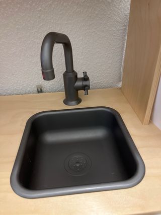 Cocinita de madera Ikea con accesorios incluidos