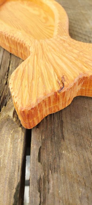 Bandeja decorativa de madera con forma de pez