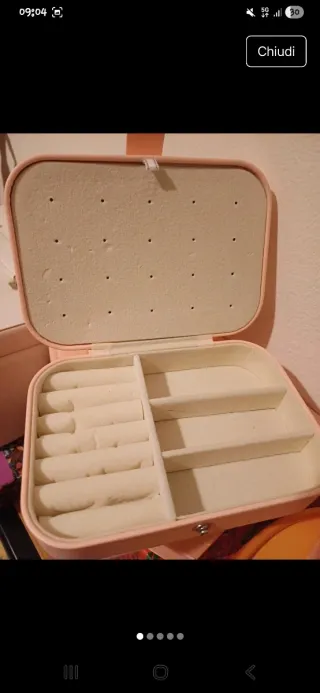 Portagioie rosa con scomparti