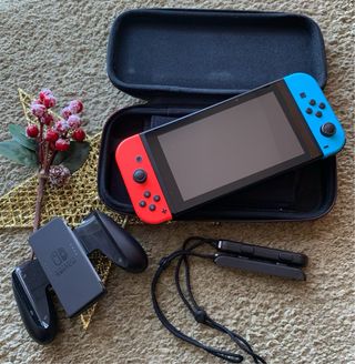 Nintendo Switch Azul/Rojo + Accesorios Originales