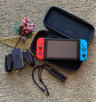 Nintendo Switch Azul/Rojo + Accesorios Originales