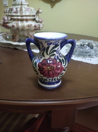 Jarrón pequeño de cerámica decorado