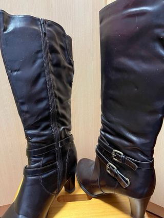 Botas altas marrones con hebillas