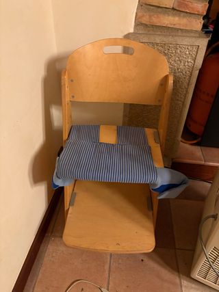 Trona de madera para bebé