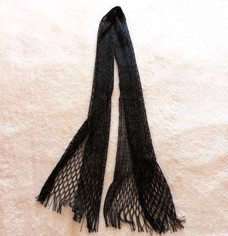 Fular Negro con Hilos Plateados Tipo Red