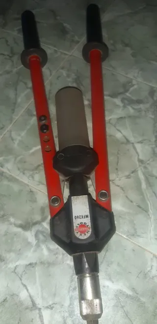 Remachadoras manuales Facom y otras