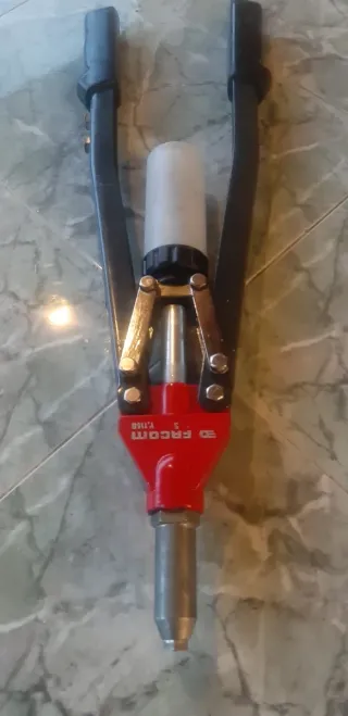 Remachadoras manuales Facom y otras
