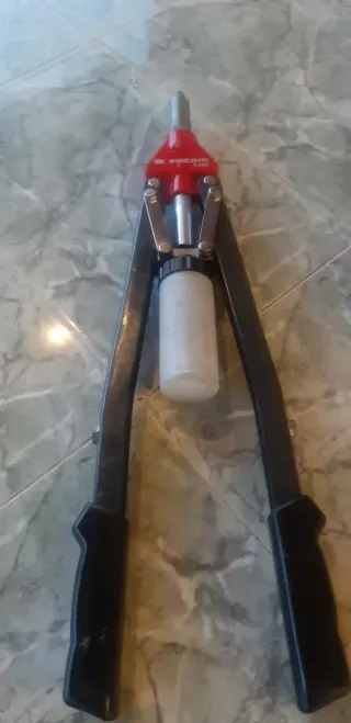 Remachadoras manuales Facom y otras