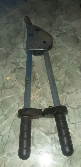 Remachadoras manuales Facom y otras