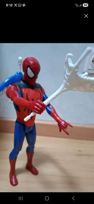 Lote libro y accesorios Spiderman y Iron Man