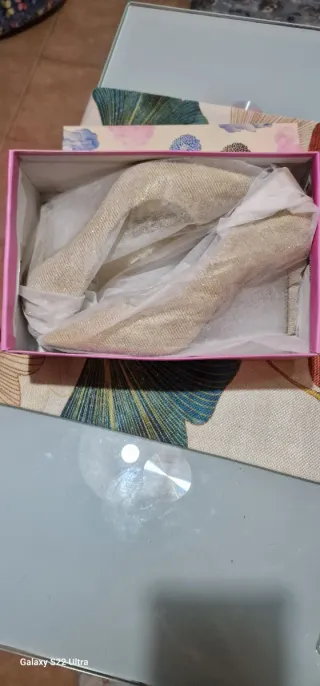 Zapatos y bolso de fiesta dorados talla 37