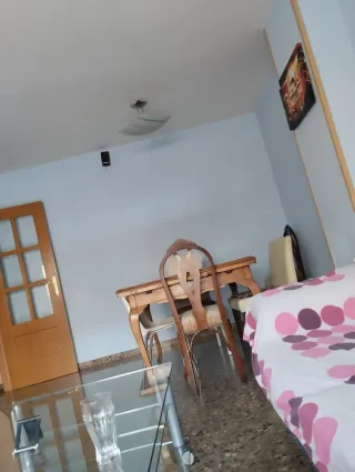 SE ALQUILA HABITACION