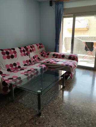 SE ALQUILA HABITACION