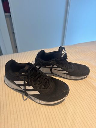 Adidas Negras Deportivas Talla 38.