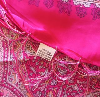 Pañuelo Fucsia Cuadrado c/ Flecos Foulard