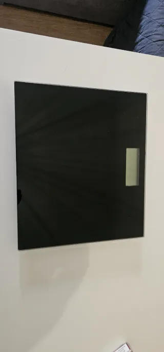 Báscula digital negra,baño