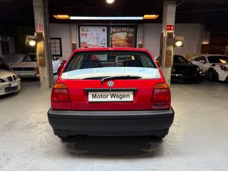 Volkswagen Golf Pink Floyd