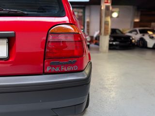 Volkswagen Golf Pink Floyd