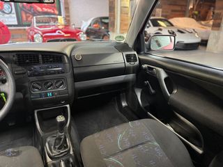 Volkswagen Golf Pink Floyd