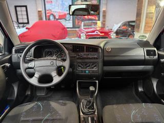 Volkswagen Golf Pink Floyd