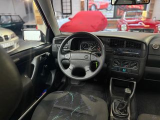 Volkswagen Golf Pink Floyd