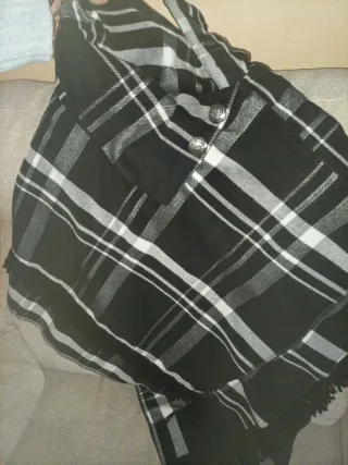Poncho de paño a cuadros