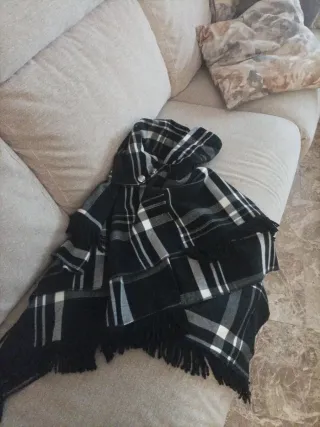 Poncho de paño a cuadros