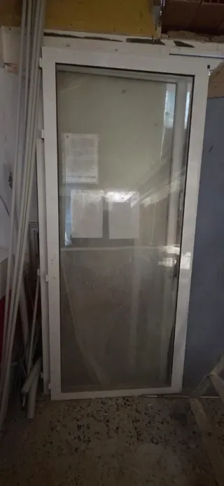 Puerta de aluminio con cristal